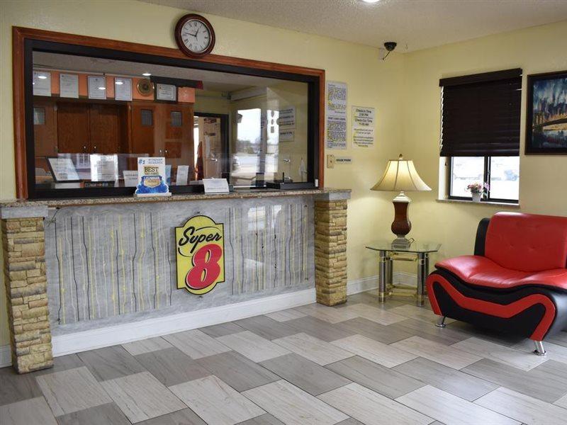 Super 8 By Wyndham Newport News/Jefferson Ave. Hotel Buitenkant foto