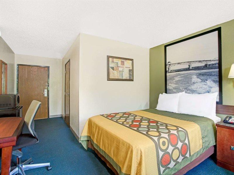 Super 8 By Wyndham Newport News/Jefferson Ave. Hotel Buitenkant foto