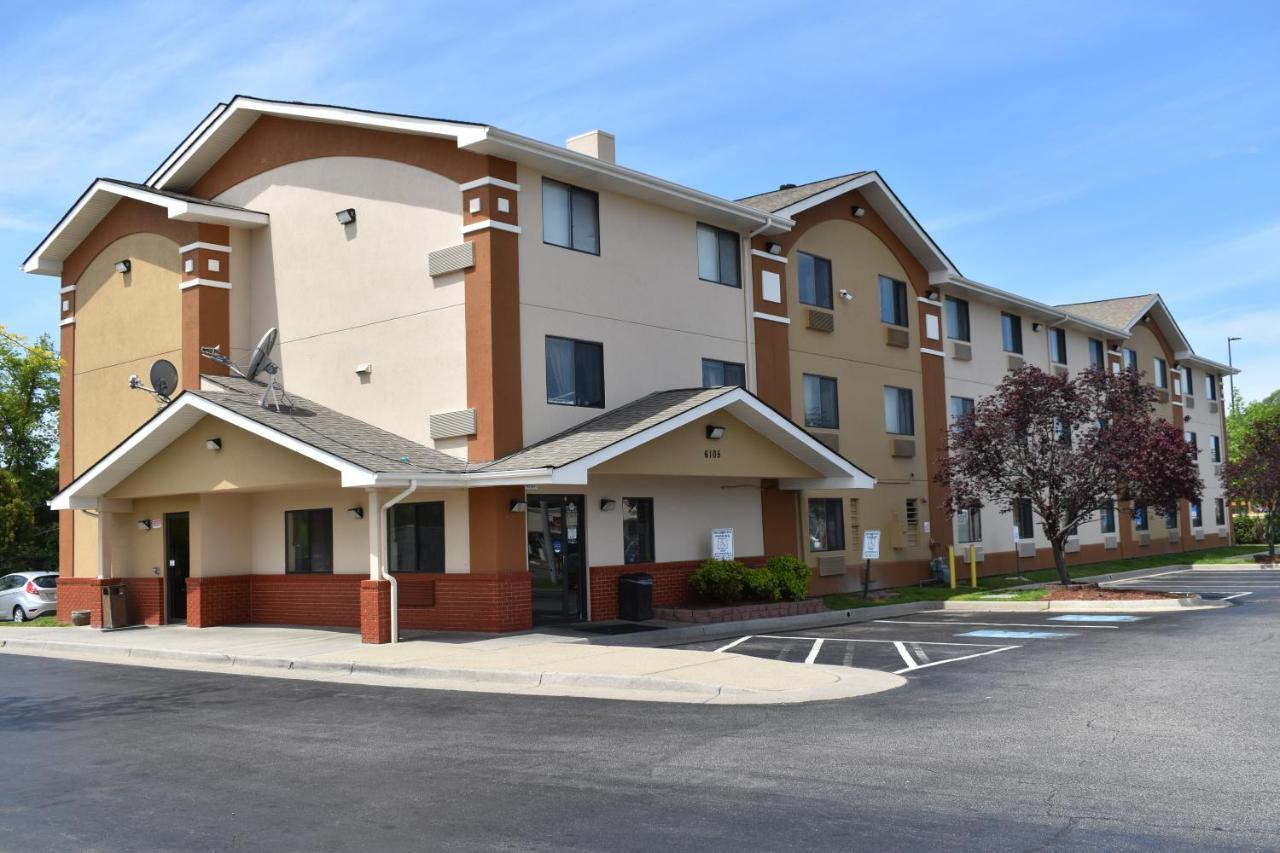 Super 8 By Wyndham Newport News/Jefferson Ave. Hotel Buitenkant foto