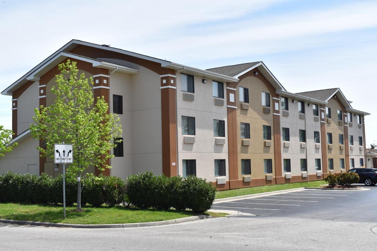 Super 8 By Wyndham Newport News/Jefferson Ave. Hotel Buitenkant foto