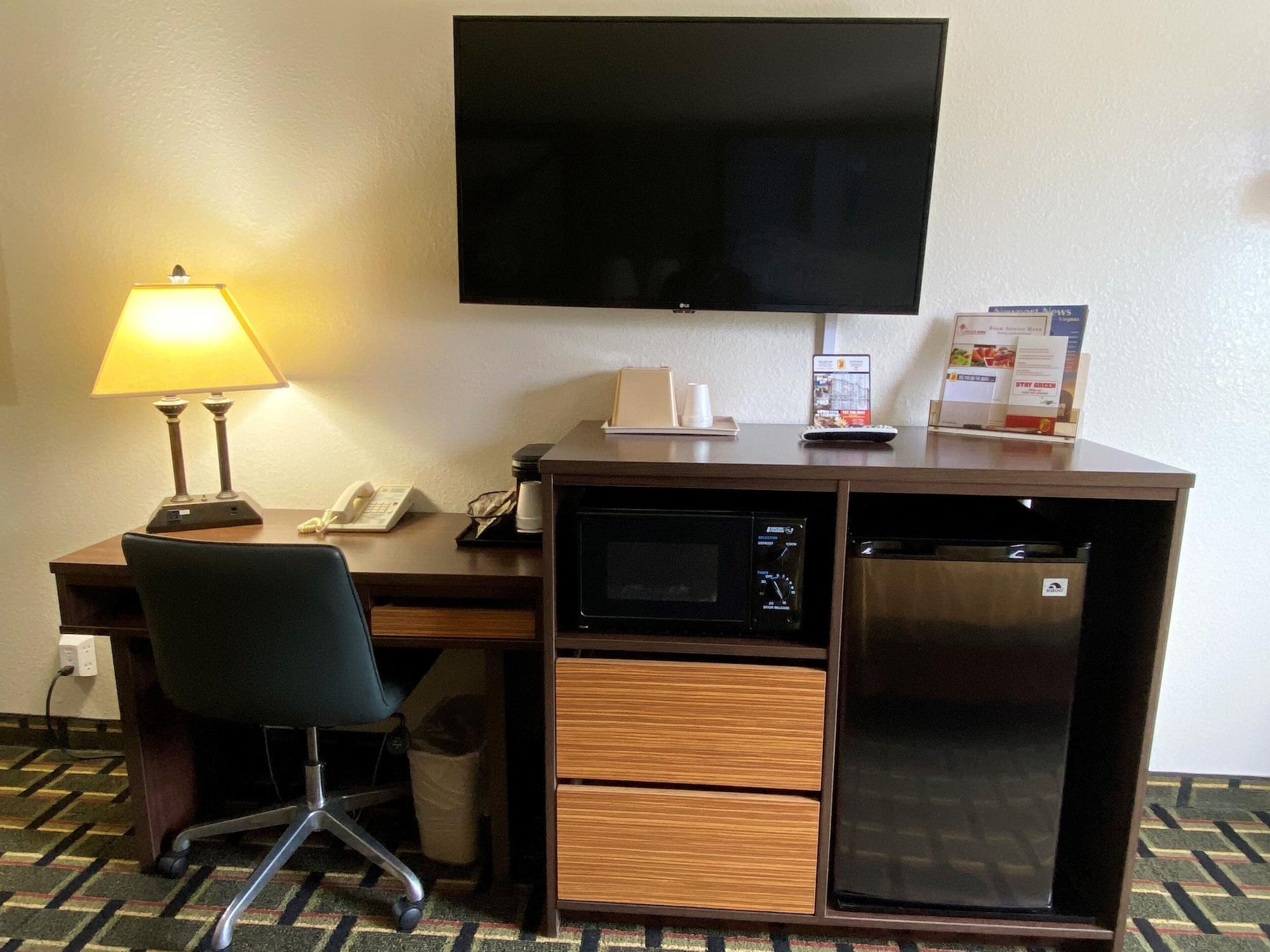 Super 8 By Wyndham Newport News/Jefferson Ave. Hotel Buitenkant foto