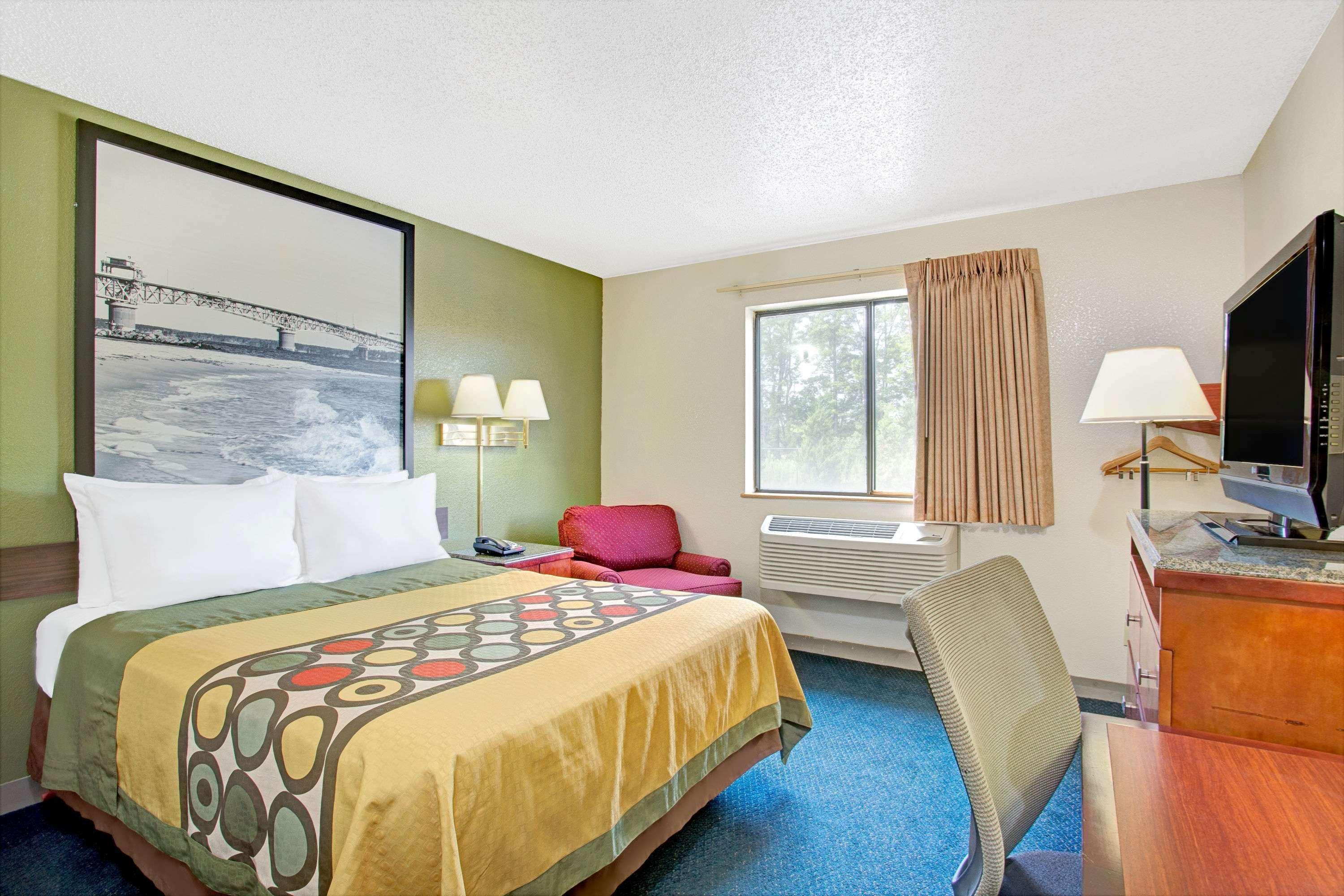 Super 8 By Wyndham Newport News/Jefferson Ave. Hotel Buitenkant foto