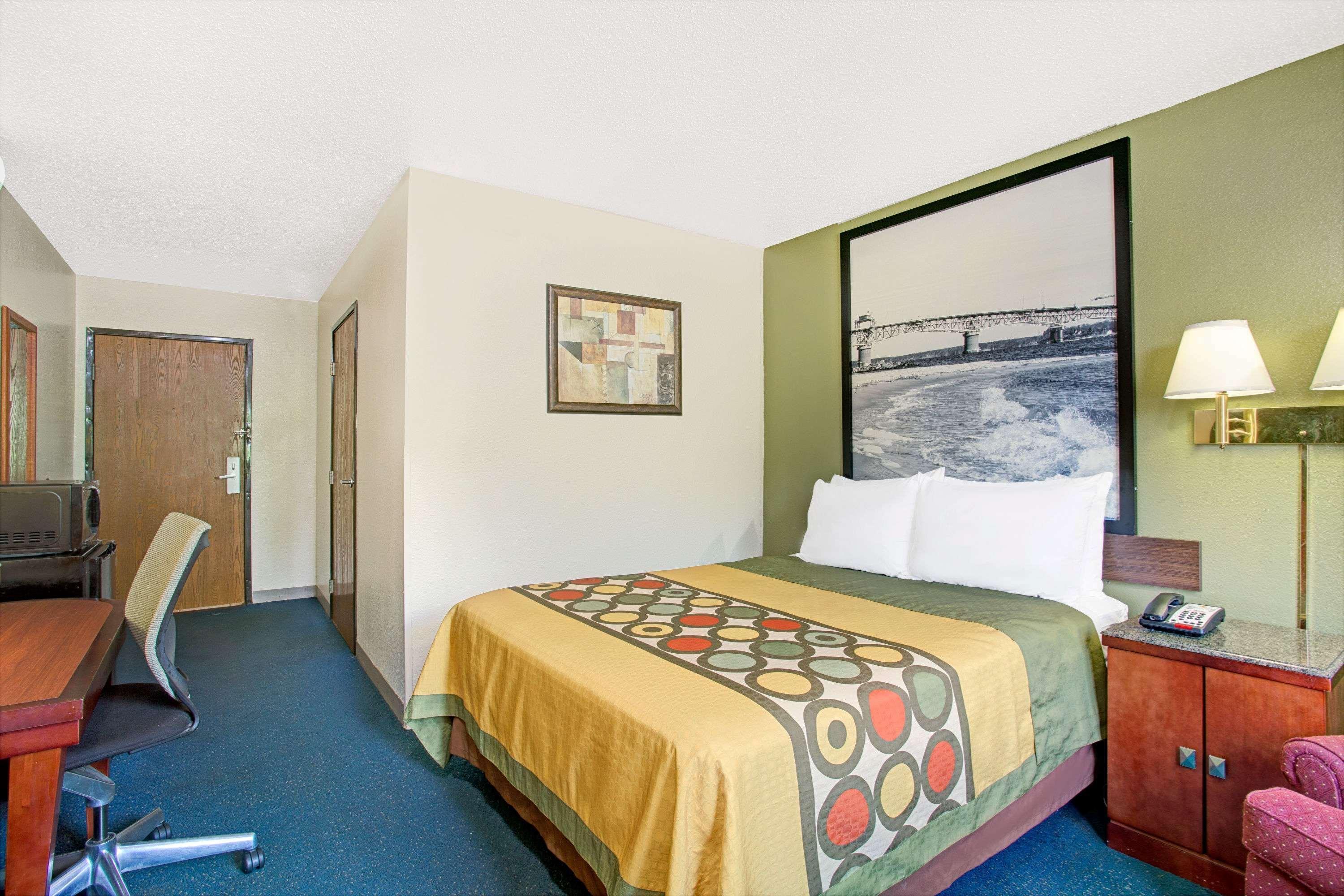 Super 8 By Wyndham Newport News/Jefferson Ave. Hotel Buitenkant foto