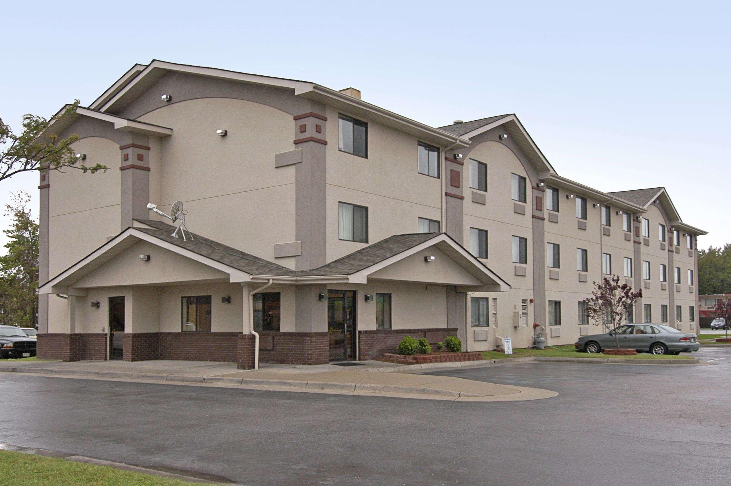 Super 8 By Wyndham Newport News/Jefferson Ave. Hotel Buitenkant foto