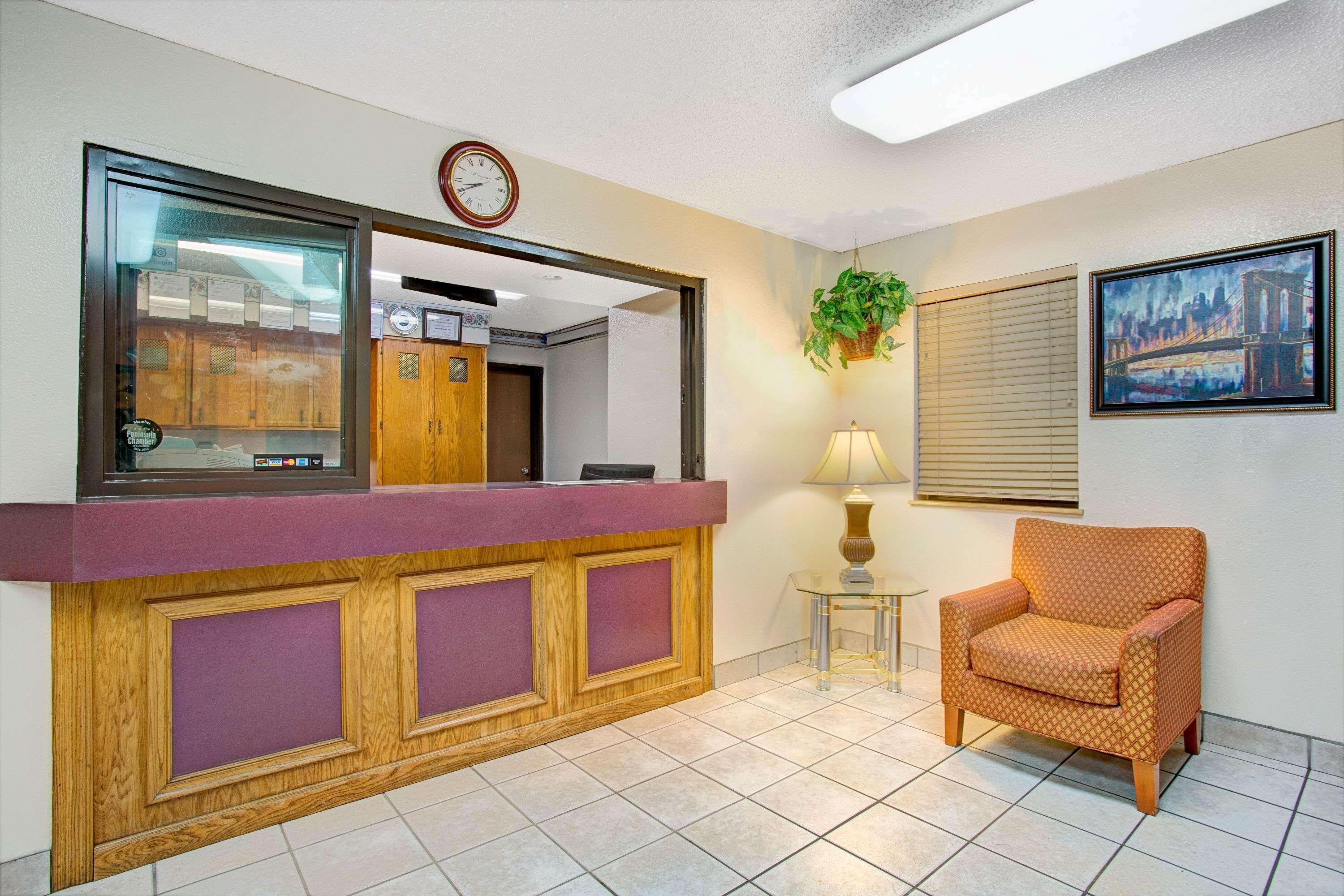 Super 8 By Wyndham Newport News/Jefferson Ave. Hotel Buitenkant foto