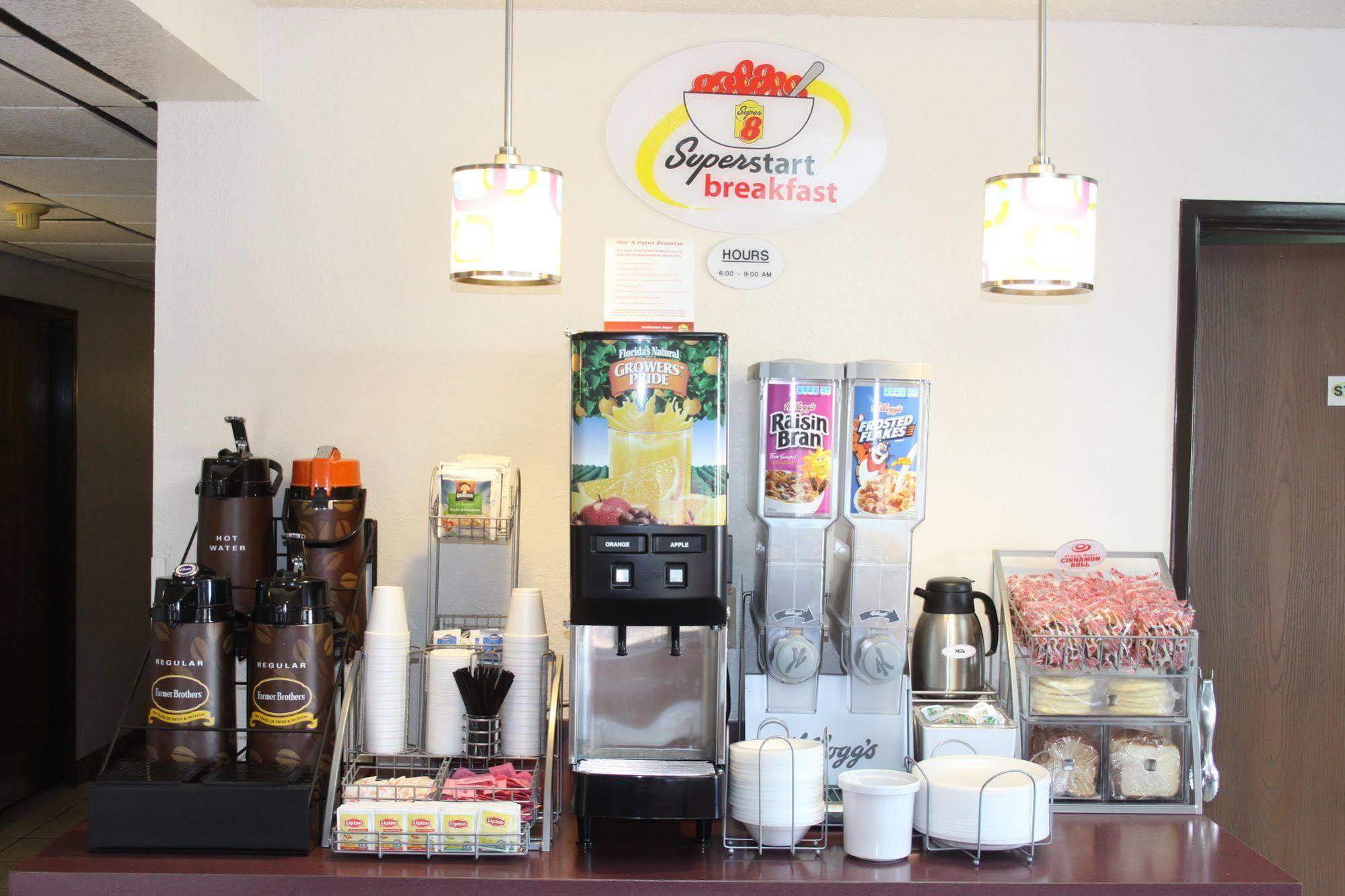 Super 8 By Wyndham Newport News/Jefferson Ave. Hotel Buitenkant foto