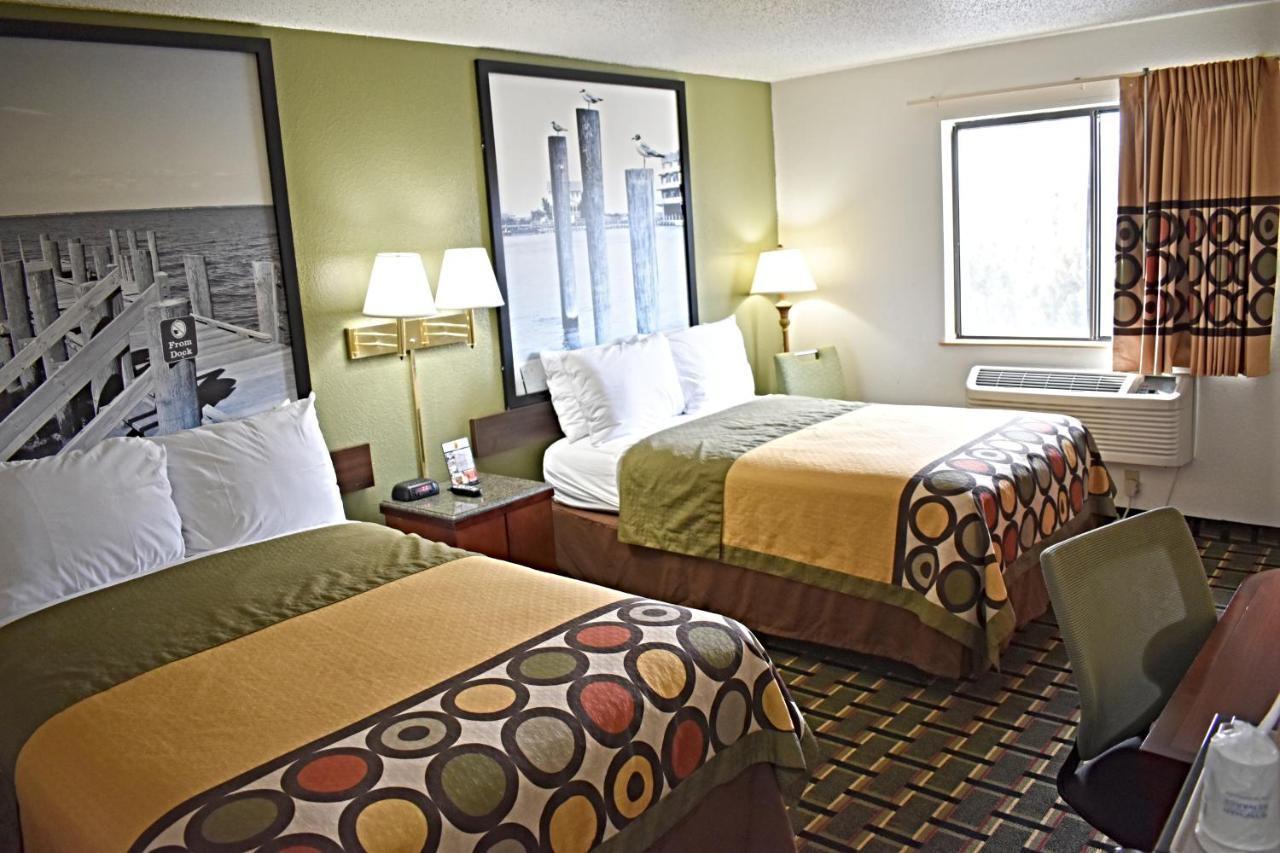 Super 8 By Wyndham Newport News/Jefferson Ave. Hotel Buitenkant foto